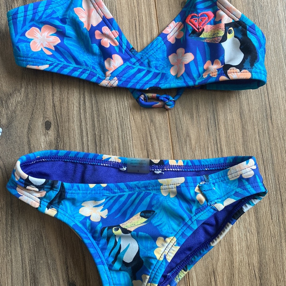 Two Roxy bikinis - Picture 2 of 3